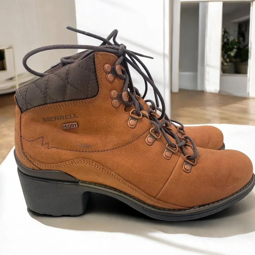 Merrell Heeled Leather Hiking Boots • Waterproof • Chunky Sole Size 10 Tan/Brown